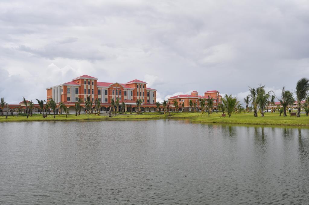 Golden Peacock Resort Hotel Beira Bagian luar foto