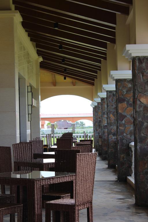 Golden Peacock Resort Hotel Beira Bagian luar foto