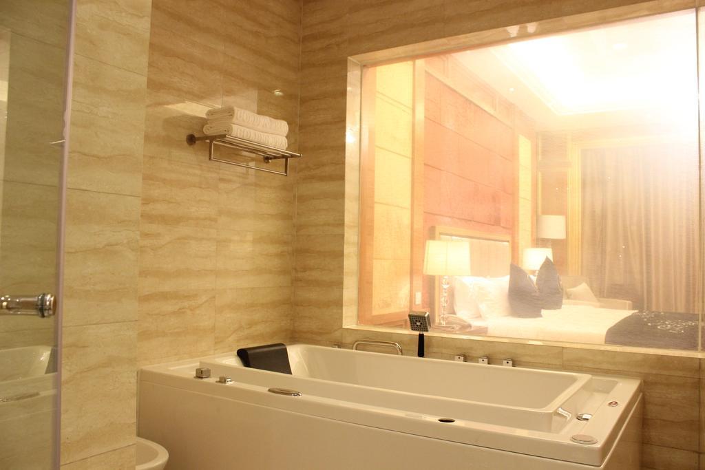 Golden Peacock Resort Hotel Beira Ruang foto