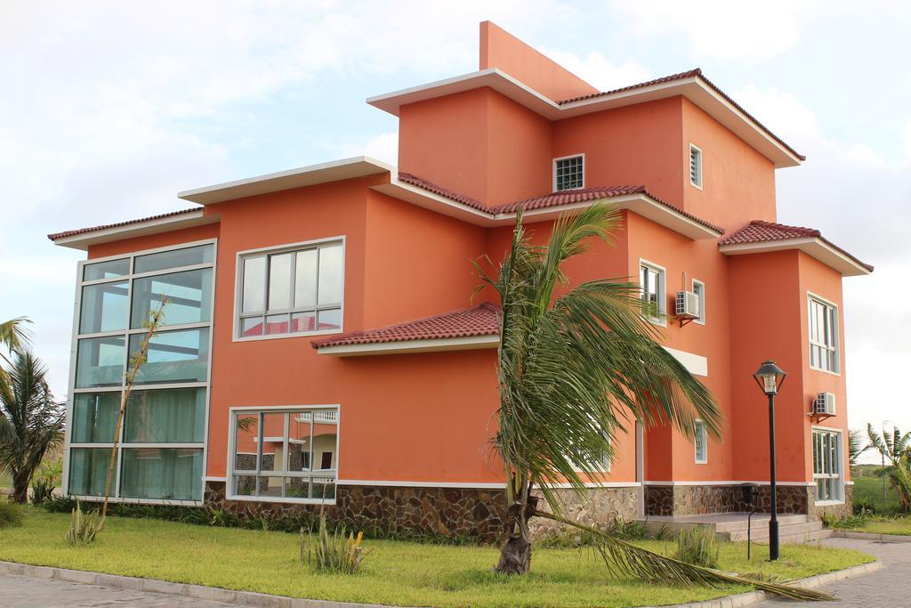 Golden Peacock Resort Hotel Beira Ruang foto