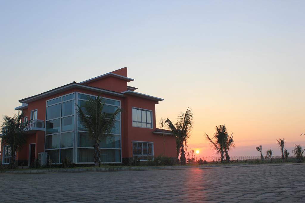 Golden Peacock Resort Hotel Beira Ruang foto