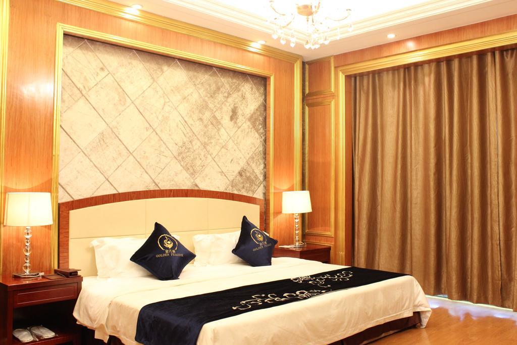 Golden Peacock Resort Hotel Beira Ruang foto