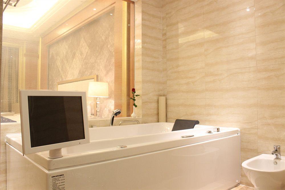 Golden Peacock Resort Hotel Beira Bagian luar foto