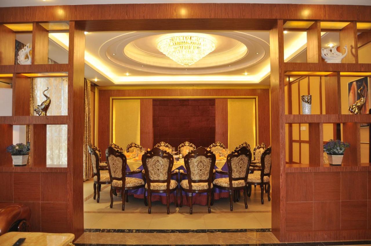 Golden Peacock Resort Hotel Beira Bagian luar foto