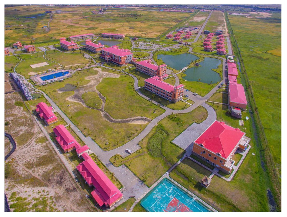 Golden Peacock Resort Hotel Beira Bagian luar foto